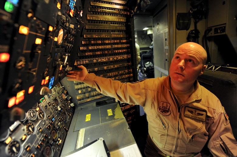 Flight engineer reaches combat sortie milestone > U.S. Air Force(00)