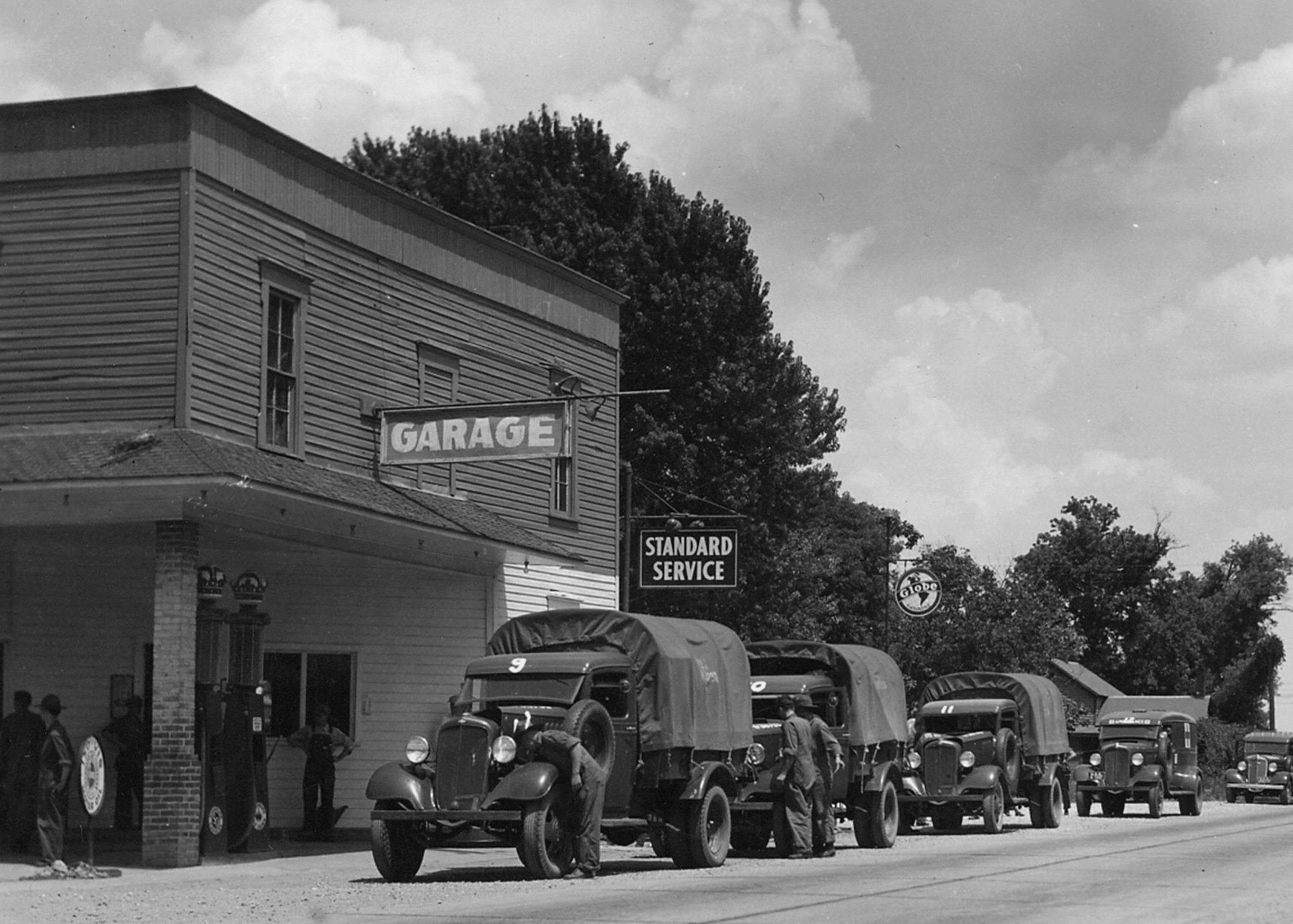 The filling station headquarters of the 110th Observation Squadron on Manchester Road, Saint Louis, circa 1923. (131st Bomb Wing file photo/RELEASED)