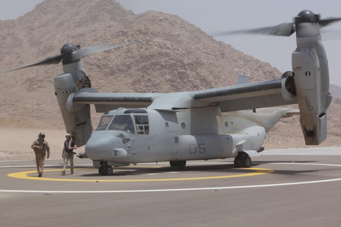 An MV-22 Osprey lands to pick up personnel and supplies at Camp Titin, Jordan, during Exercise Eager Lion June 12, 2013. 