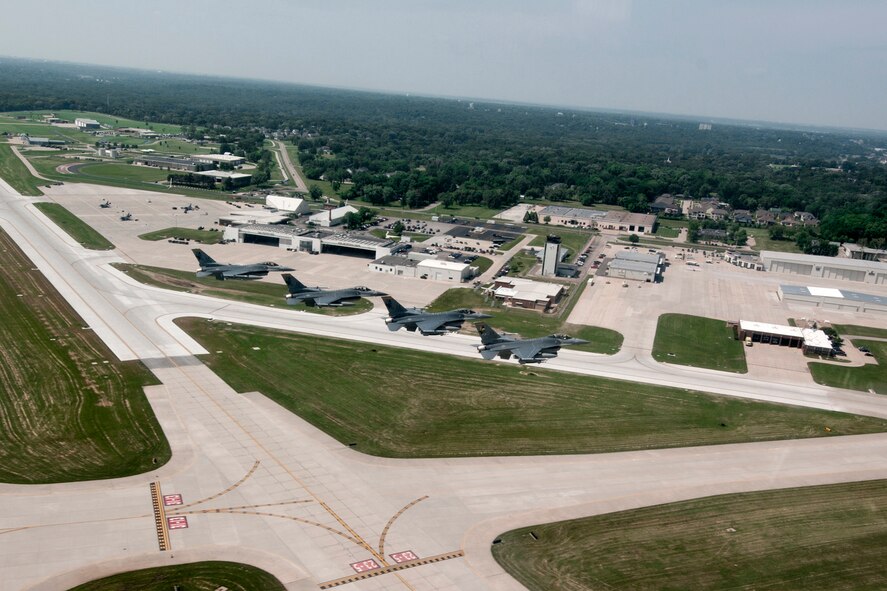 On Thursday, June 20, 2013 F-16 Fighting Falcon aircraft from the 132nd Fighter Wing (132FW), Des Moines, Iowa are seen flying in the skies over Iowa.  The 132FW is currently taking on a new mission to operate MQ-9 Reaper aircraft.  (U.S. Air National Guard photo by Staff Sgt. Linda K. Burger/Released)