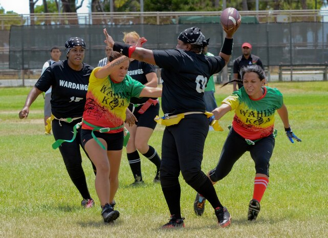 Wardawgz quarterback Luretta “Old School” Palmer attempts to throw the ball as Wahine Koa players Iisha Willis (second from left) and Tefany Gonzales (right) attempt to block her and steal her flag during a Hawaii Gridiron League flag football game at Kapiolani Park, June 23, 2013. (U.S. Marine Corps photo by Kristen Wong)