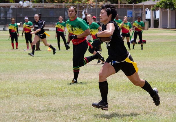 Wardawgz wide receiver Shannon Nagasako tries to advance down the field with the ball during a Hawaii Gridiron League flag football game at Kapiolani Park, June 23, 2013. (U.S. Marine Corps photo by Kristen Wong)