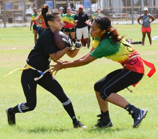 Wardawgz running back Tiffany Epps tries to advance down the field with the ball during a Hawaii Gridiron League flag football game at Kapiolani Park, June 23, 2013. (U.S. Marine Corps photo by Kristen Wong)