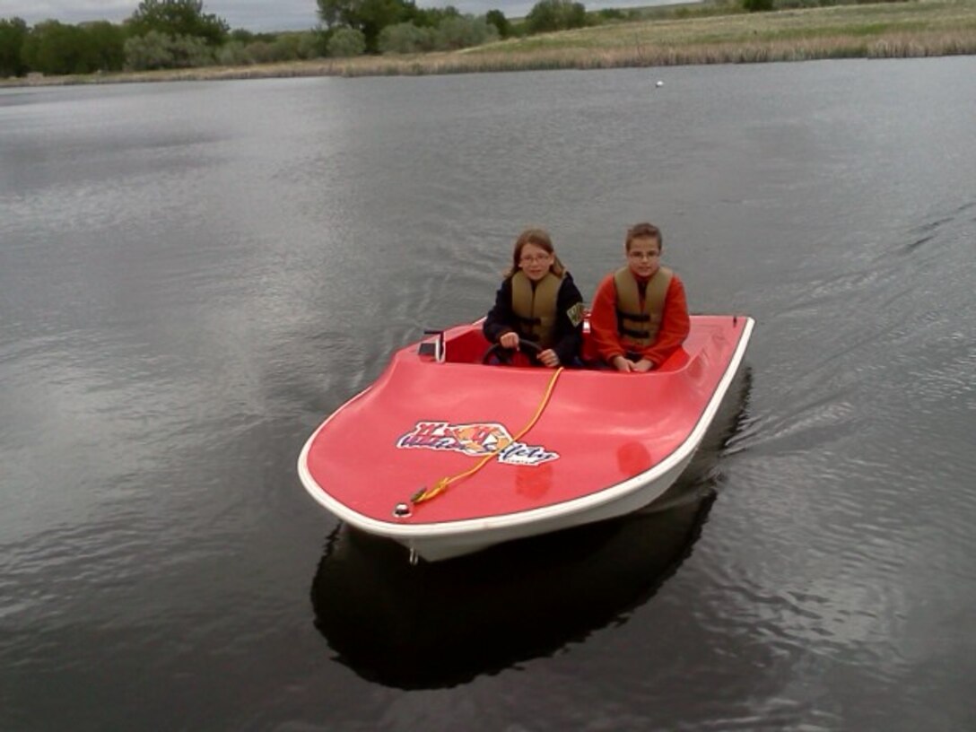 Many District recreation areas sponsor “miniboats” where, after related safety
instruction from the Corps and partner agencies, students get to take small electric boats
through an obstacle course on the water.