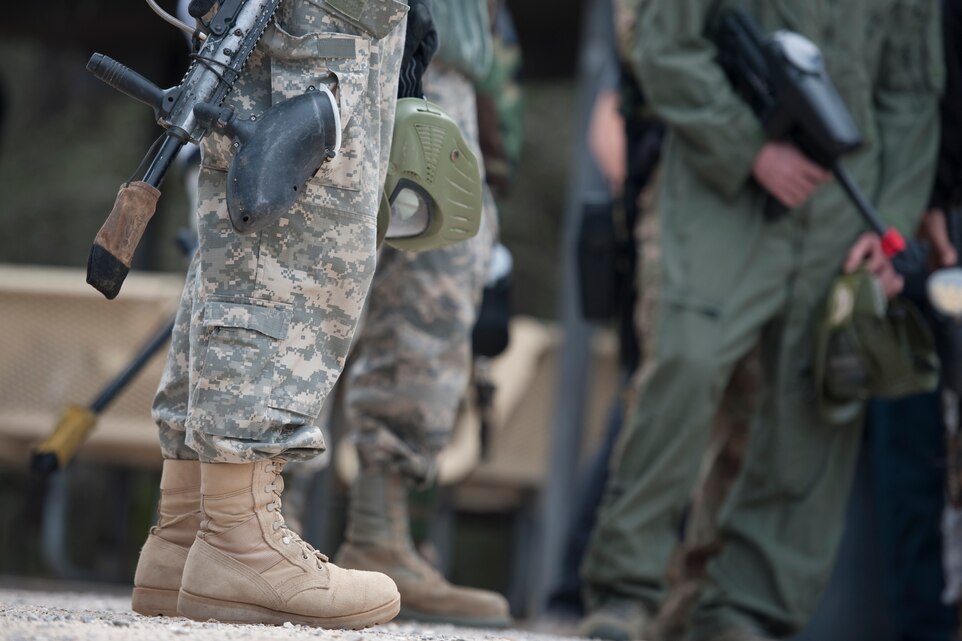 Air Force, Army battle it out on the paintball field > Marine Corps