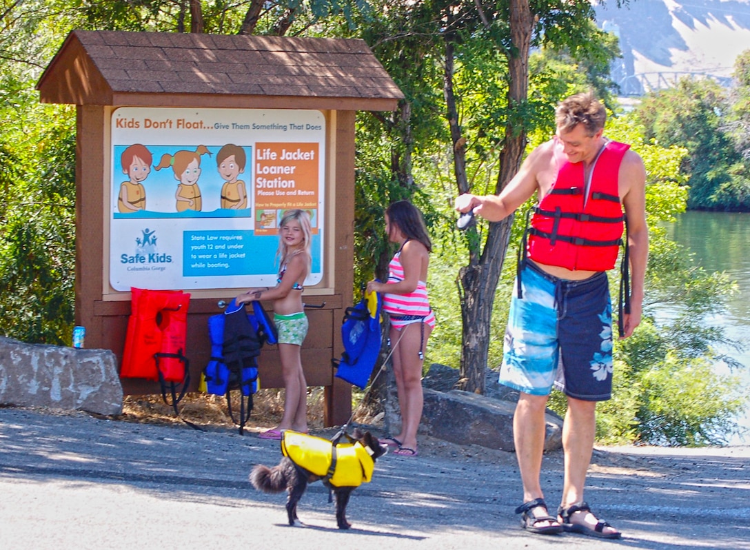 Some smart thinkers "caught" wearing their life jackets while enjoying the water at Celilo Park one summer. Don`t be a sinker, be a smart thinker!