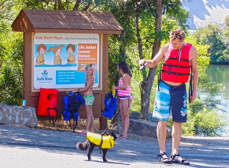 Some smart thinkers "caught" wearing their life jackets while enjoying the water at Celilo Park one summer. Don`t be a sinker, be a smart thinker!
