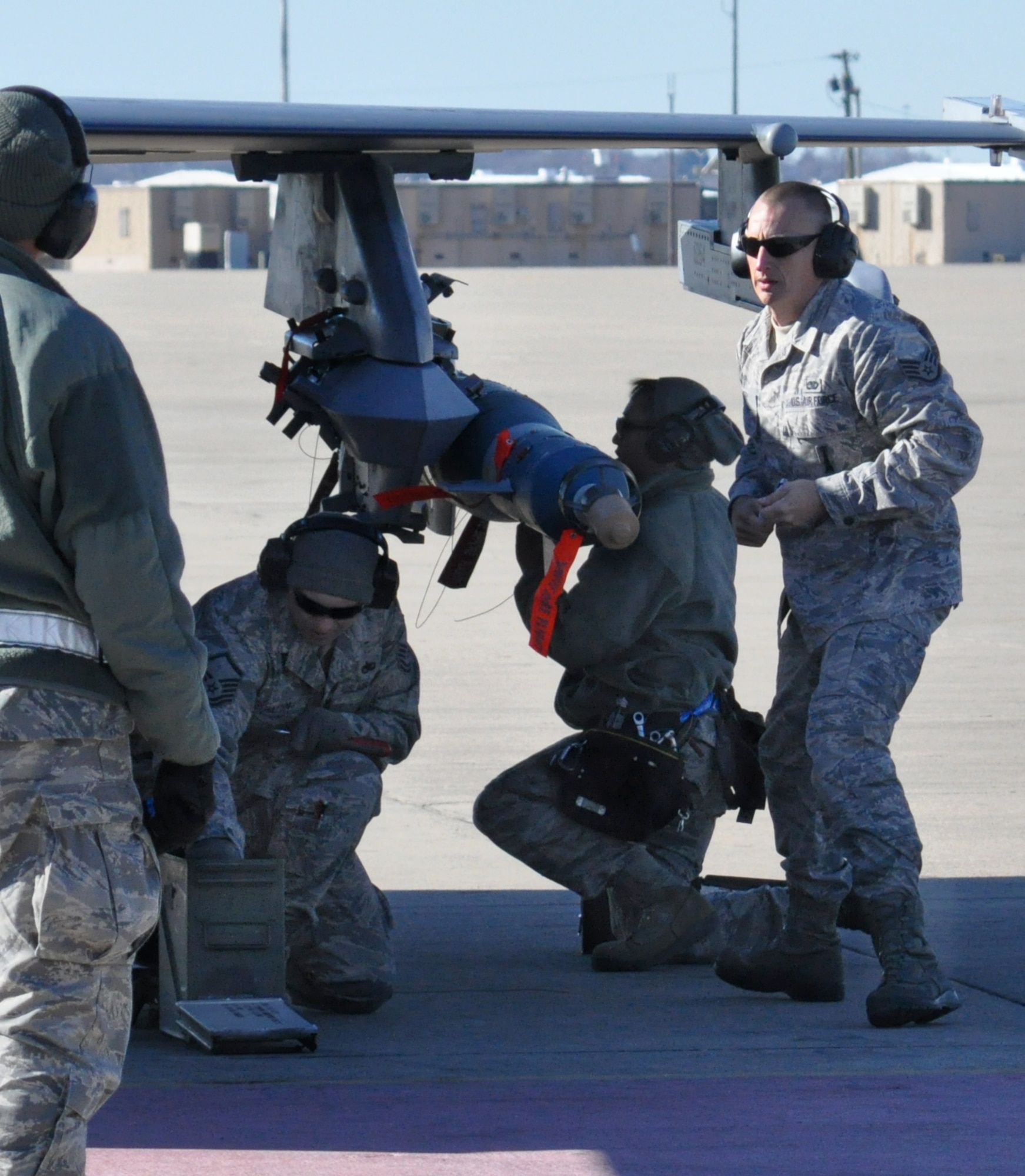 Master Sgt. David Hatton (kneeling left), Staff Sgt. Wilfredo Rivera, Jr. (center) and Staff Sgt. Jeffrey Irby demonstrate a sense of urgency in “hanging” a GBU-12 practice weapon on the wing pylon of a 301st Fighter Wing's F-16 while under the watchful eye of an evaluator during the recent weapons load competition. All load team members are Air Force Reservists assisgned to the 301st Aircraft Maintenance Squadron at the Naval Air Station Fort Worth Joint Reserve Base, Texas. (U.S. Air Force photo/Tech. Sgt. Chris Bolen) 