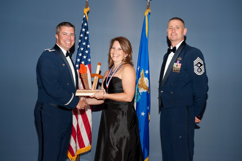 Tyndall spouse earns Spouse of the Year Award > Tyndall 