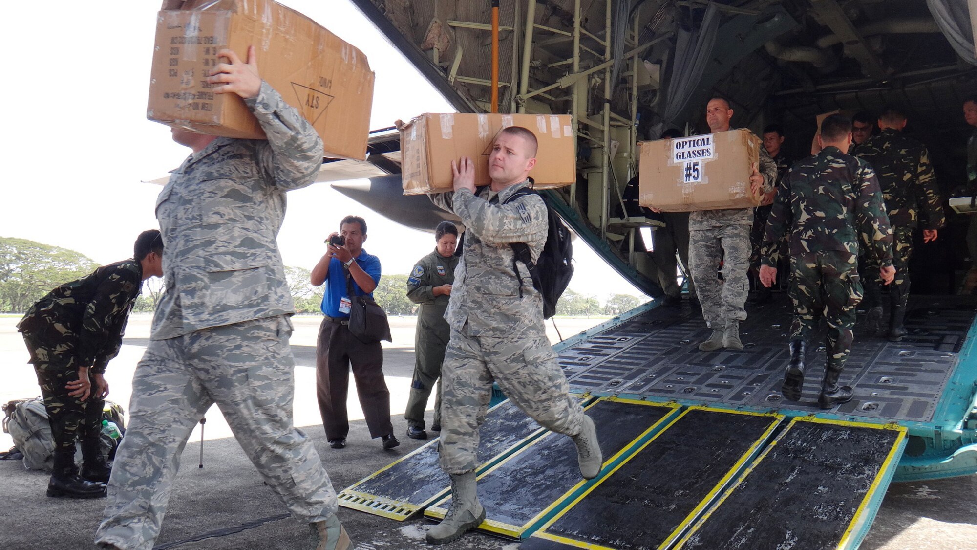 Airmen from the Pacific Angel- Philippines team transfer boxes filled with medical supplies from an Armed Forces of the Philippines C-130 at the airport in Dumaguete City, Philippines, March 1, 2013. Members from both the AFP and U.S. Air Force worked together to unload cargo during the first host-nation assisted airlift since Pacific Angel began in 2007. Operation PACANGEL is a joint and combined humanitarian assistance exercise held in various countries several times a year and includes medical, dental, optometry, engineering programs and various subject-matter expert exchanges. (U.S. Air Force photo/2nd Lt. Son Lee) 