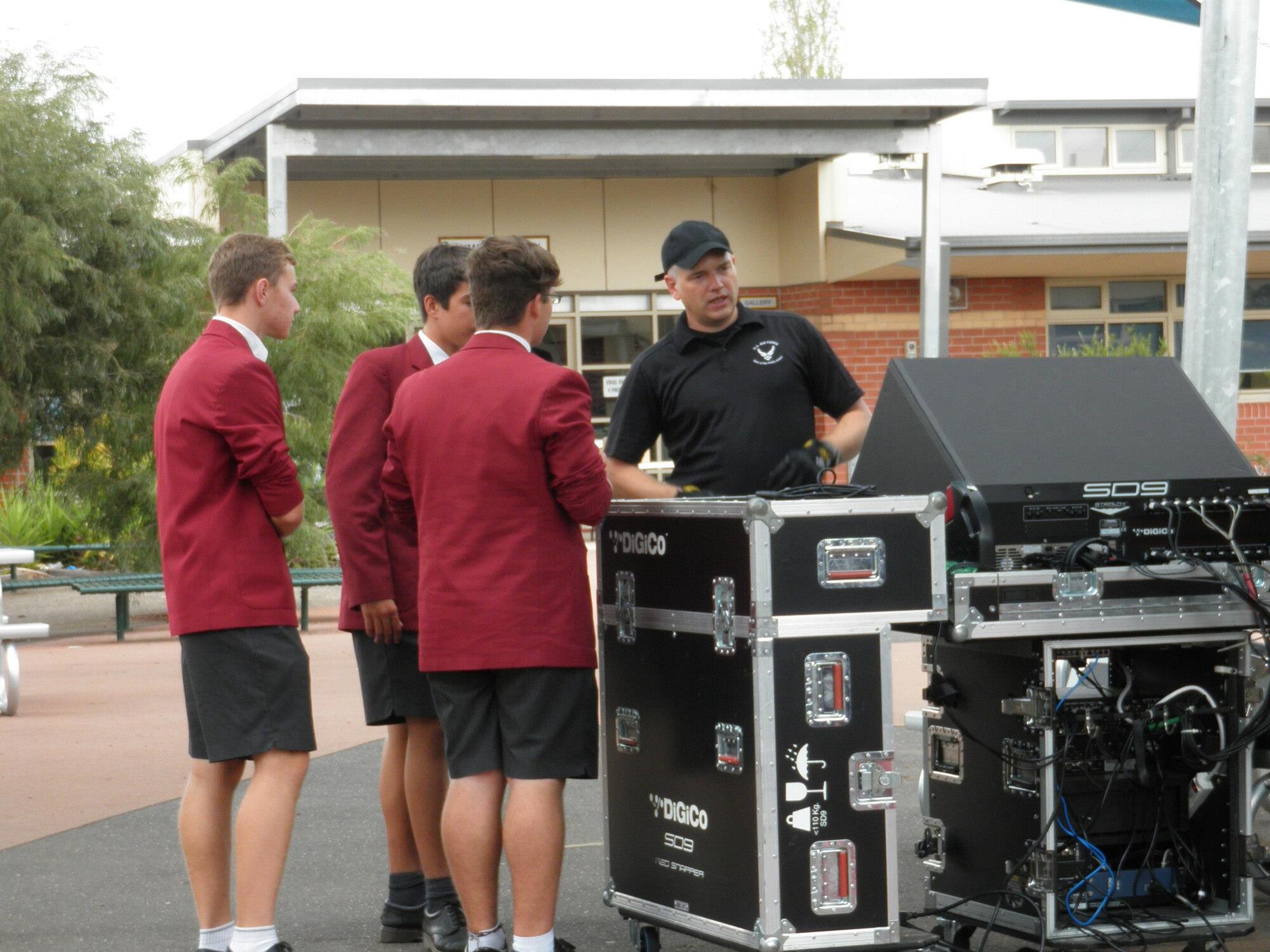 TSgt Michael Smith shares his knowledge of sound with curious Australian high school kids. 

Photos courtesy of Consulate General of the United States Melbourne, Australia