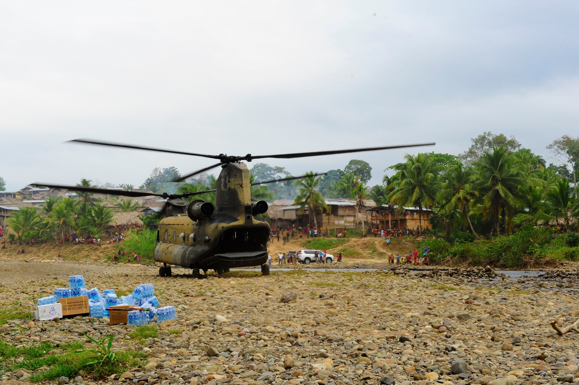 A U.S. Army CH-47 Chinook shuts down its engines after arriving for a Medical Readiness Training Exercise in Uala, Panama Feb. 26, 2013. Joint Task Force-Bravo conducted a combined four-day MEDRETE in two villages in the Darien region, partnering with the Panamanian Ministry of Health, Panamanian Ministry of Education and Servicio Nacional de Fronteras to deliver general medical and dental care to local residents. (U.S. Air Force photo by Capt. Rebecca Heyse)
