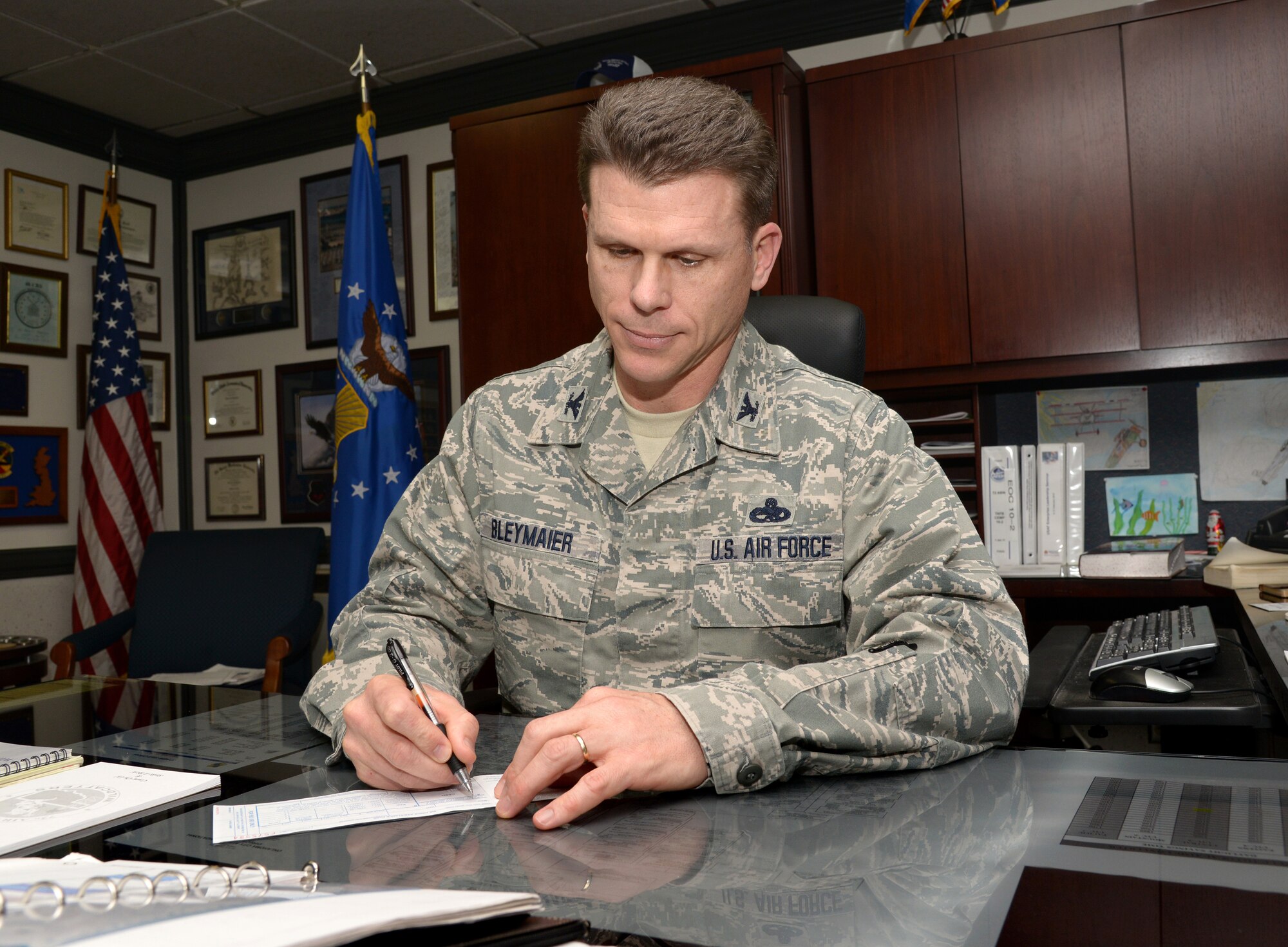 Col. Steven Bleymaier, 72nd Air Base Wing and Tinker installation commander, fills out his pledge form for the Air Force Assistance Fund. The AFAF contributions go to four organizations that provide support to military members, including Guardsmen and Reservists, retirees and dependents: the Air Force Aid Society, the Air Force Village Indigent Widows’ Fund, the Air Force Enlisted Village Indigent Widows’ Fund and the General and Mrs. Curtis LeMay Foundation.  The Air Force hopes to raise $6.4 million this year, with Tinker’s goal being $110,000. (Air Force photo by Kelly White)