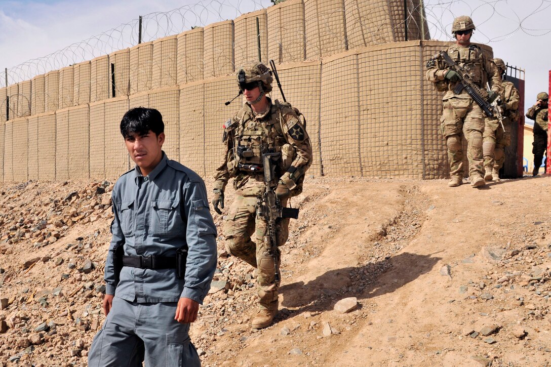U.S. soldiers and Afghan police prepare to set up a traffic control point in the Spin Boldak district in Kandahar province, Afghanistan, Feb. 28, 2013.