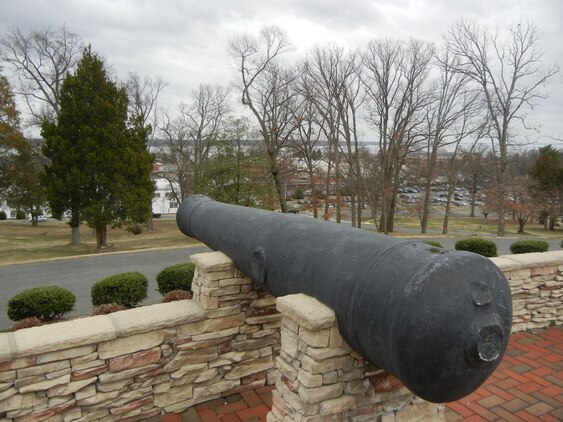 This cannon is likely one that was used in the Confederate blockade of the Potomac River, which included four batteries dug into what is now Marine Corps Base Quantico. It overlooks the Potomac from the Waller Hill neighborhood, the site where one of the batteries was located during the winter of 1861 and 1862. 