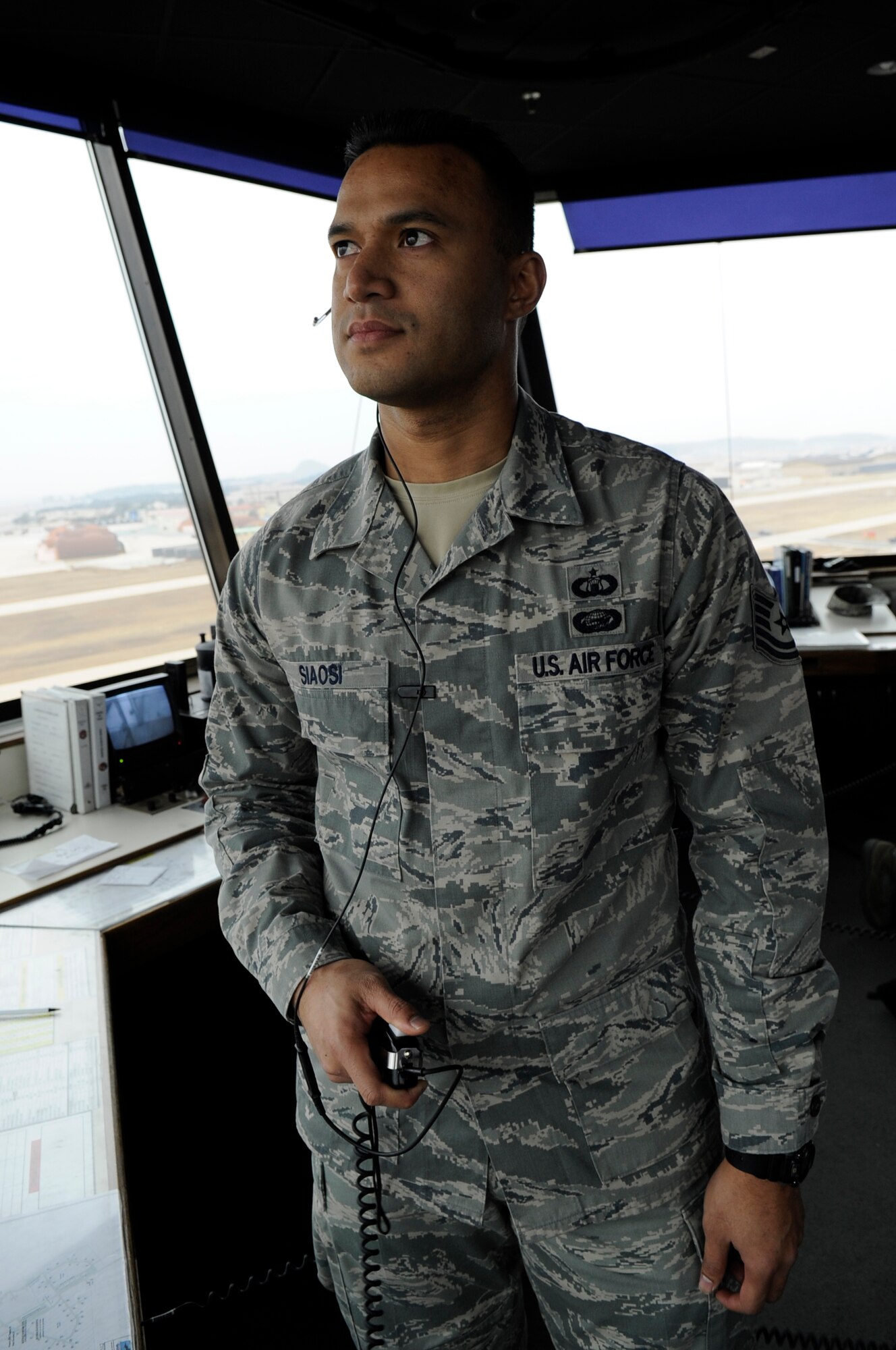 KUNSAN AIR BASE, Republic of Korea – Tech. Sgt. Stanley Siaosi, 8th Operations Support Squadron air traffic control watch supervisor clears a flight of F-16 Fighting Falcons for landing at Kunsan Air Base, Republic of Korea, March 12, 2013. The 8th OSS recently won the Pacific Air Force’s 2012 Airfield Operations Flight Complex of the Year Award, and the air traffic control tower is one of three 8th OSS flights geographically separated within the base. (U.S. Air Force photo by Staff Sgt. Tong Duong)