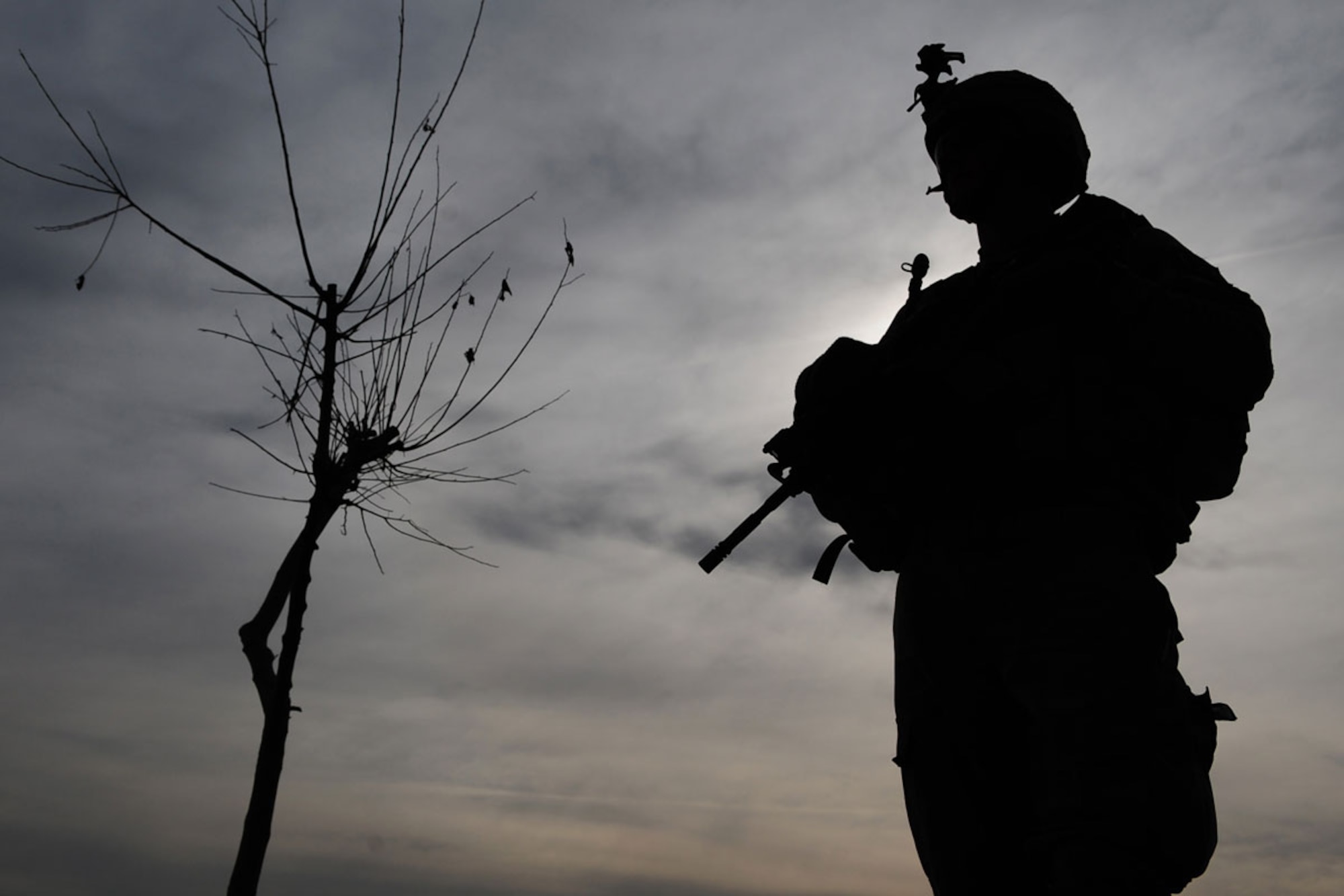 World war 1 soldier silhouette hi-res stock photography and images