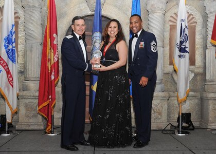 Air Force Maj. Gen. Byron Hepburn, 59th Medical Wing commander and San
Antonio Military Health System director, and Chief Master Sgt. Maurice James, 59th MDW command chief, present Viola Gutierrez, 37th Training Wing, with the Air Force civilian non-supervisory category I of the year award.