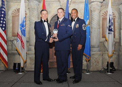 Air Force Maj. Gen. Byron Hepburn, 59th Medical Wing commander and San
Antonio Military Health System director, and Chief Master Sgt. Maurice James, 59th Medical Wing command chief, present Airman 1st Class Eric Kay, 502nd Air Base Wing, with the Air Force junior enlisted member of the year award.