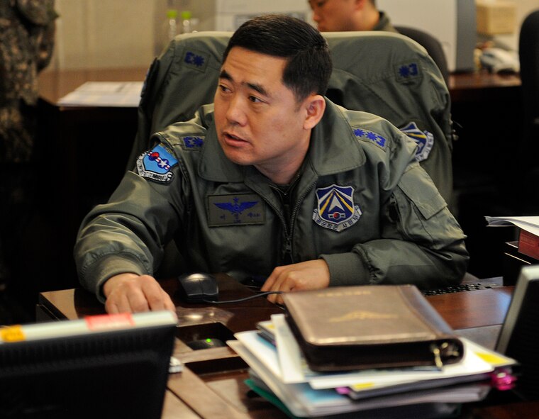 Republic of Korea Air Force Lt. Col. Lee Jeongjae, A5 plans chief, speaks at the command staff brief during Exercise Key Resolve on Osan Air Base, Republic of Korea, March 14, 2013. "Exercise Key Resolve is a critical exercise in strengthening the readiness of combined Republic of Korea and U.S. Forces," said U.S. Army Gen. James D. Thurman, Combined Forces Command commander. "This year is particularly important, because it is the first time the ROK Joint Chiefs of Staff have planned and executed this combined exercise. In doing so, they are taking great strides to assume wartime operational control of forces in Dec. 2015." (U.S. Air Force photo/Staff Sgt. Zachary Wolf)