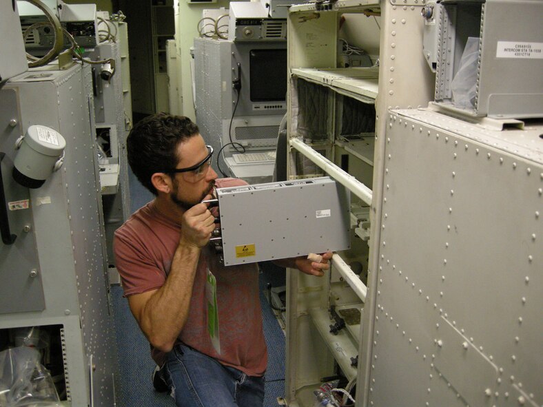 MELBOURNE, Fla. - A contract worker installs equipment for the
Multifunctional Distribution Systems Joint Tactical Radio System terminal on
a Joint STARS aircraft earlier this year. Joint STARS recently became the
first airborne system to fully integrate these new terminals. (Courtesy
photo)

