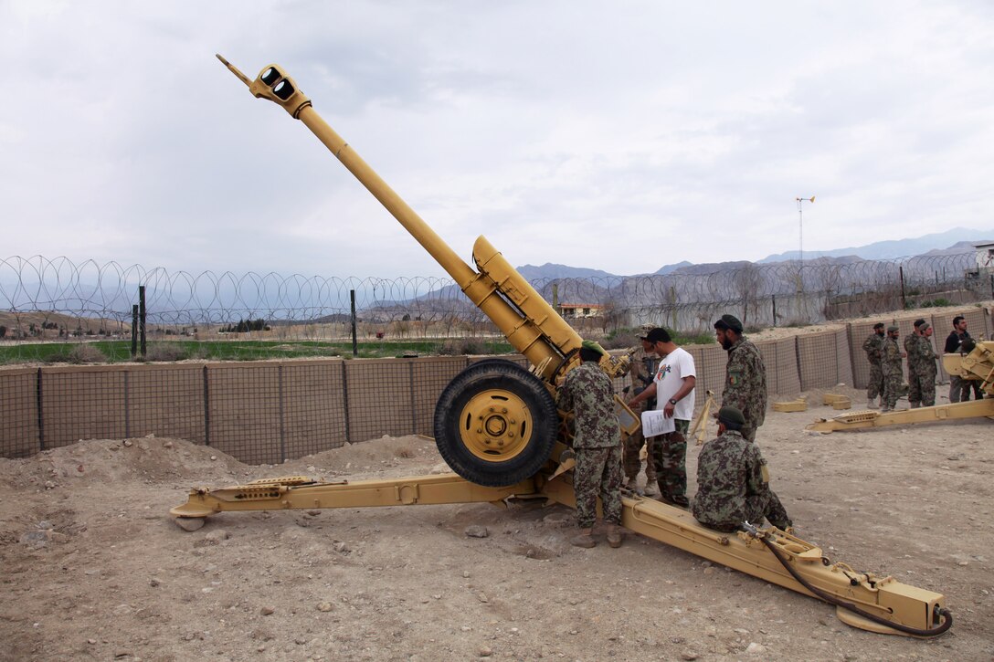 Afghan soldiers adjust a D-30 howitzer on Forward Operating Base Mehtar Lam in Afghanistan’s Laghman province, March 12, 2013. 