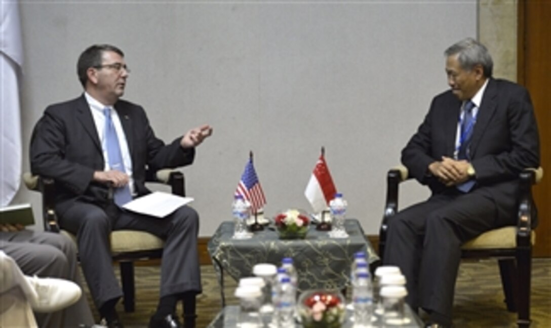Deputy Secretary of Defense Ashton B. Carter, left, and Singaporean Minister for Defense Ng Eng Hen conduct a bi-lateral meeting in Jakarta, Indonesia, on March 20, 2013.  Both Carter and Ng are attending the Jakarta International Defense Dialogue.  