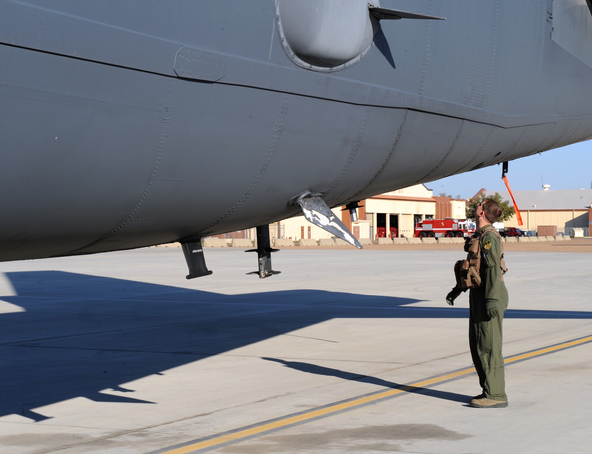 1st Lt. Dan Ecklebe, 20th Bomb Squadron co-pilot, performs pre-flight inspections on a B-52H Stratofortress on Barksdale Air Force Base, La., March 25. Each member of the aircrew has his or her own specific items they check when conducting aircraft inspections before take-off. (U.S. Air Force photo/Airman 1st Class Benjamin Gonsier)
