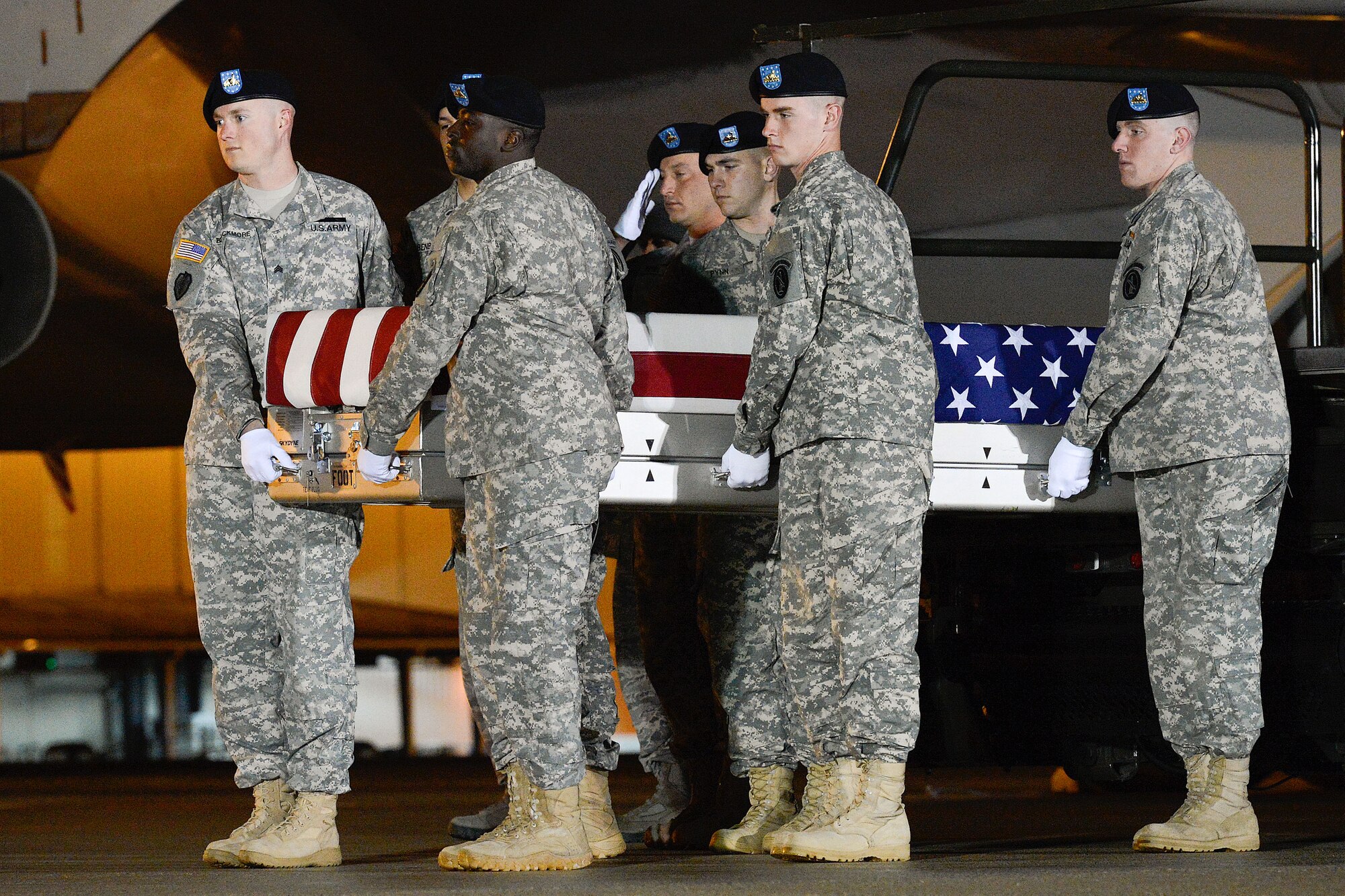 A U.S. Army carry team transfers the remains of Sgt. Tristan M. Wade, of Indianapolis, Ind., March 26, 2013, at Dover Air Force Base, Del. Wade was assigned to the 573rd Clearance Company, 2nd Engineer Battalion, White Sands Missile Range, N.M. (U.S. Air Force photo/Greg L. Davis)