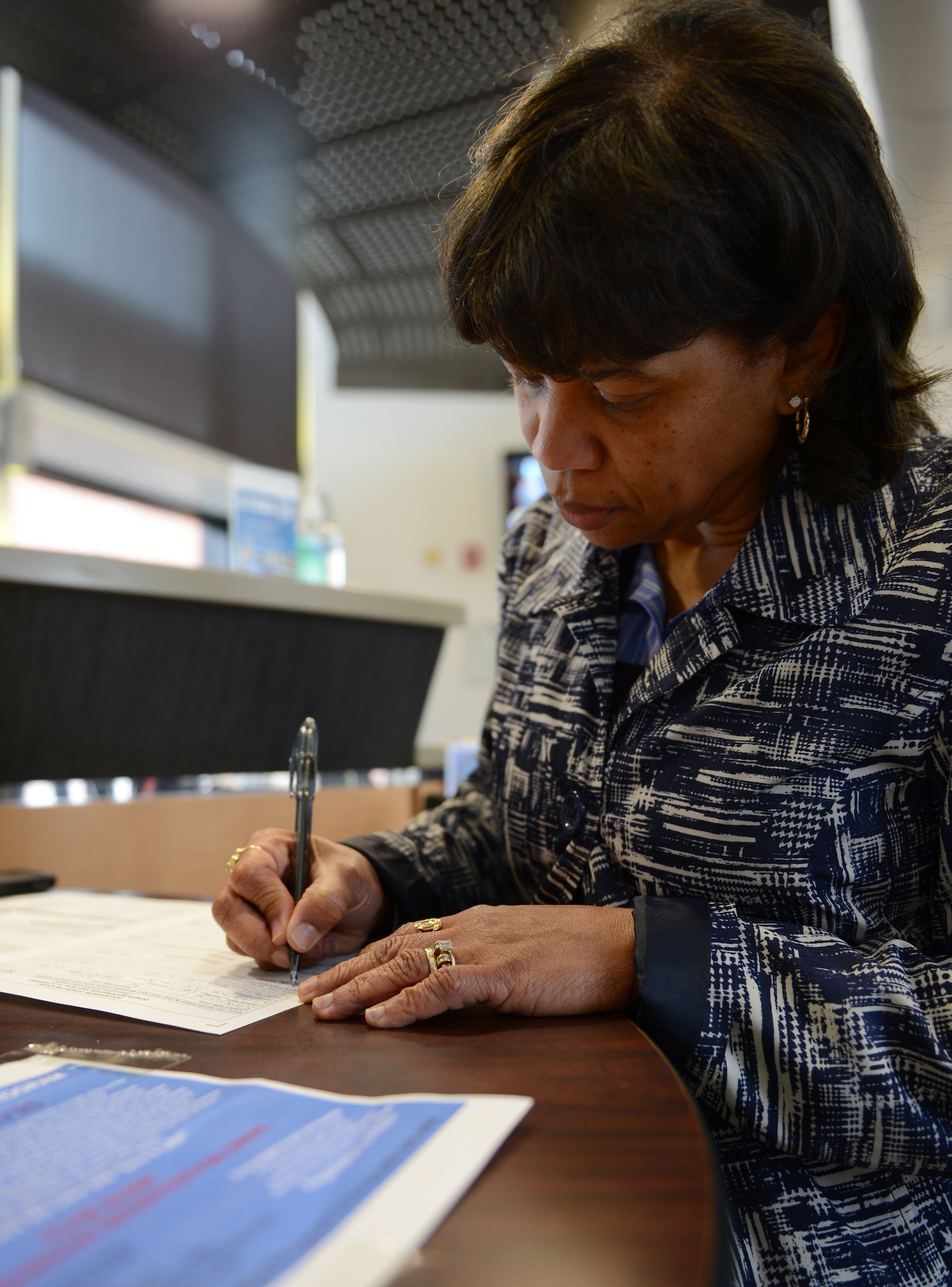 Sharry Williams, 20th Force Support Squadron commercial sponsorship coordinator, registers for the C.W. Bill Young Department of Defense marrow donor program at the fitness center, Shaw Air Force Base, S.C., March 22, 2013. During the week of March 18, 1,195 Team Shaw members registered for the C.W. Bill Young DoD marrow donor program to help save lives of those in need of bone marrow and/or stem cells. (U.S. Air Force photo Senior Airman Tabatha Zarrella/Released)