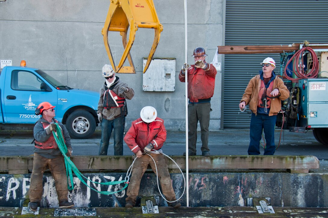 San Francisco District employees aboard the John A.B. Dillard, Jr. Command Vessel worked alongside Port of San Francisco employess to remove rotting piling from Piers 23 and 27.