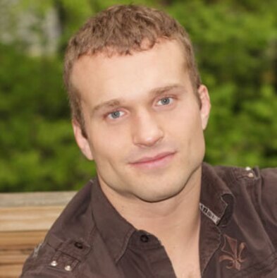 The Air Force Museum Theatre will host motivational speaker, author, entrepreneur and athlete Kyle Maynard at 2 p.m. on April 17, 2013. Despite being born with arms that end at the elbows and legs near the knees, Maynard wrestled for one of the best teams in the Southeast, set records in weightlifting, fought in mixed martial arts, and was named the 2012 Best Male Athlete with a Disability, an ESPY Award presented by ESPN. (Courtesy photo)