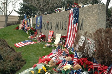 A makeshift memorial is set up in front of the Ford Museum in Grand Rapids, Mich.