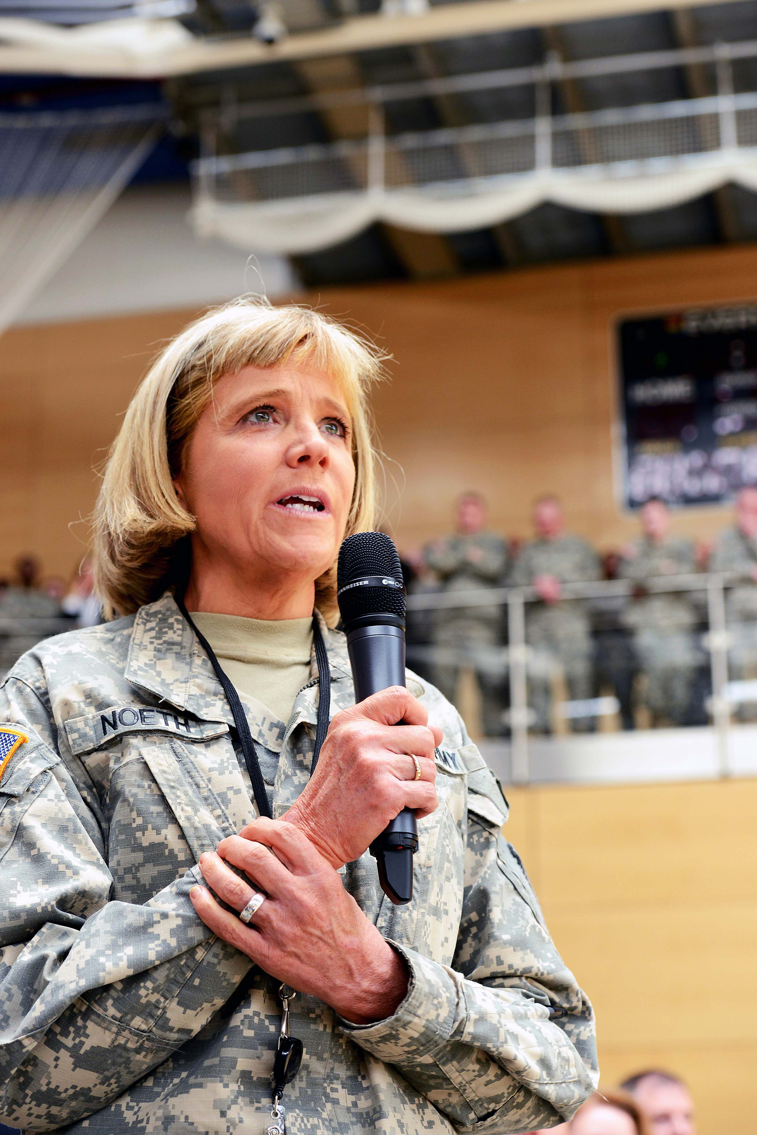 U S Army Lt Col Regina Noeth Asks U S Army Chief Of Staff Gen Ray Odierno Questions