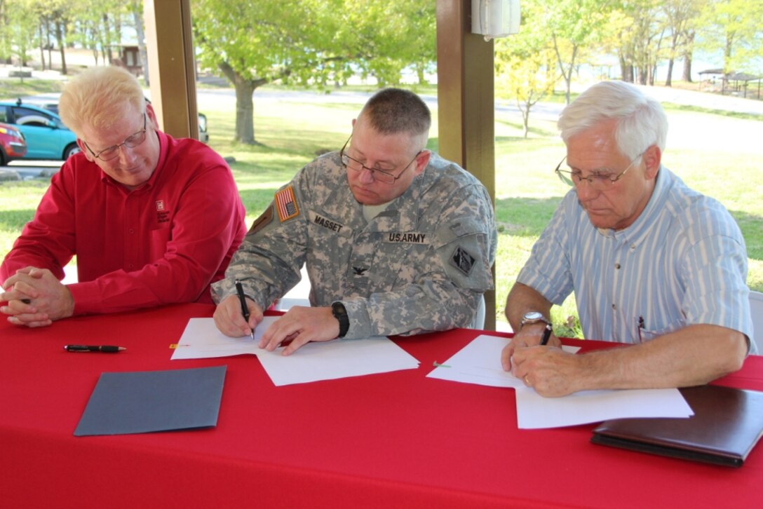 ROGERS, Ark. – The U.S. Army Corps of Engineers, Little Rock District signed a partnership agreement with the nonprofit Beaver Lake April 30, at the Prairie Creek Park Overlook Shelter at Beaver Lake.

Little Rock District Commander, Col. Glenn Masset, Chief of Operations Division, John Balgavy and Beaver Lake Foundation President, Kerry Jensen signed the agreement formalizing the partnership.
 
The partnership allows the Beaver Lake Foundation to provide resources to assist the U.S. Army Corps of Engineers, Beaver Lake project, to manage and conserve natural resources, provide outdoor recreation opportunities that contribute to the quality of life in Northwest Arkansas and to ensure long-term public access to, and use of the natural and cultural resources.
 
The foundation is a group of local individuals that are interested in sustaining Beaver Lake for future generations. 

For more information, please contact Beaver Lake's Operations Project Manager Sean Harper by calling (479) 636-1210, ext. 1702.
