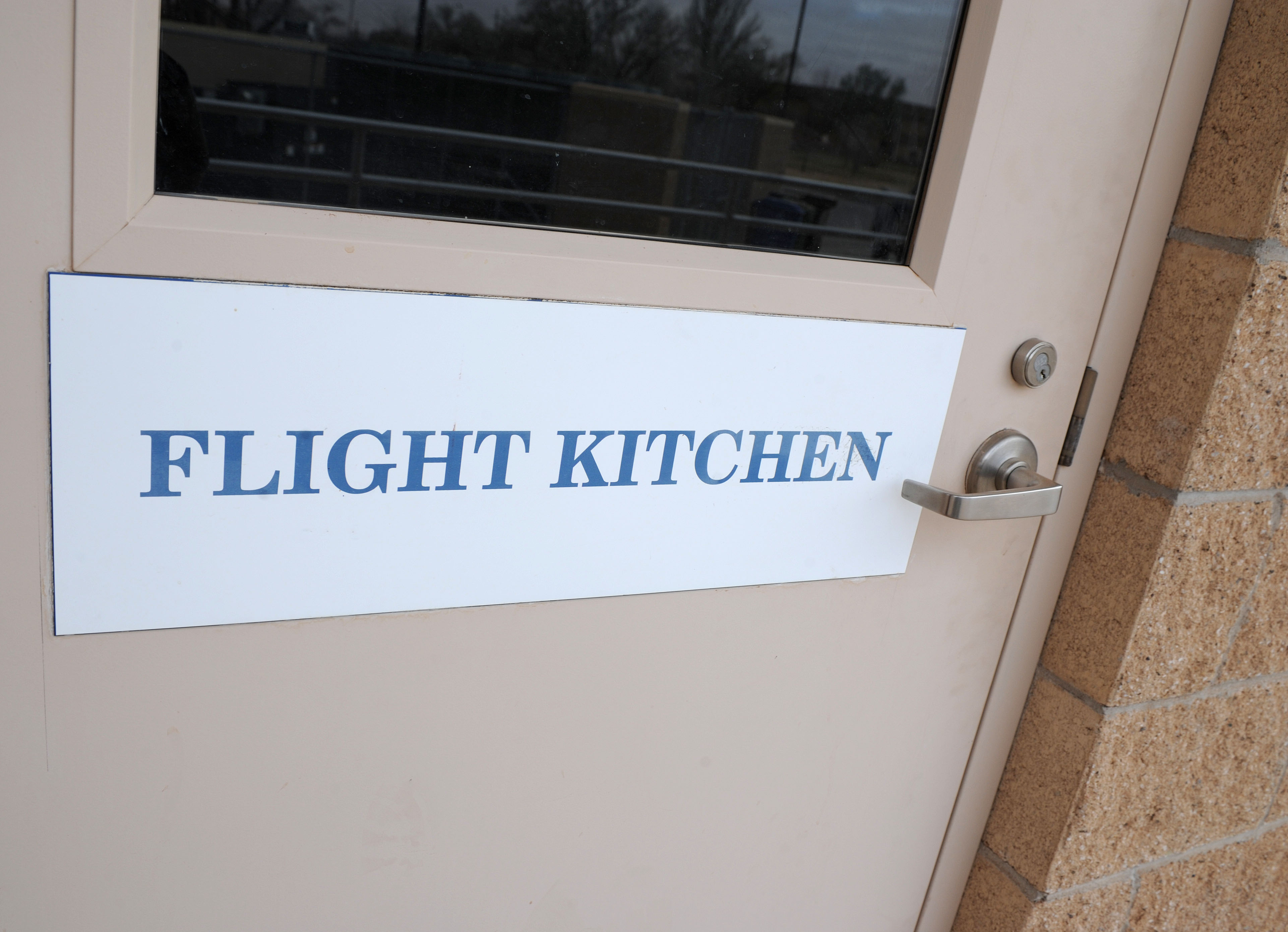 Flight kitchen keeps Airmen going