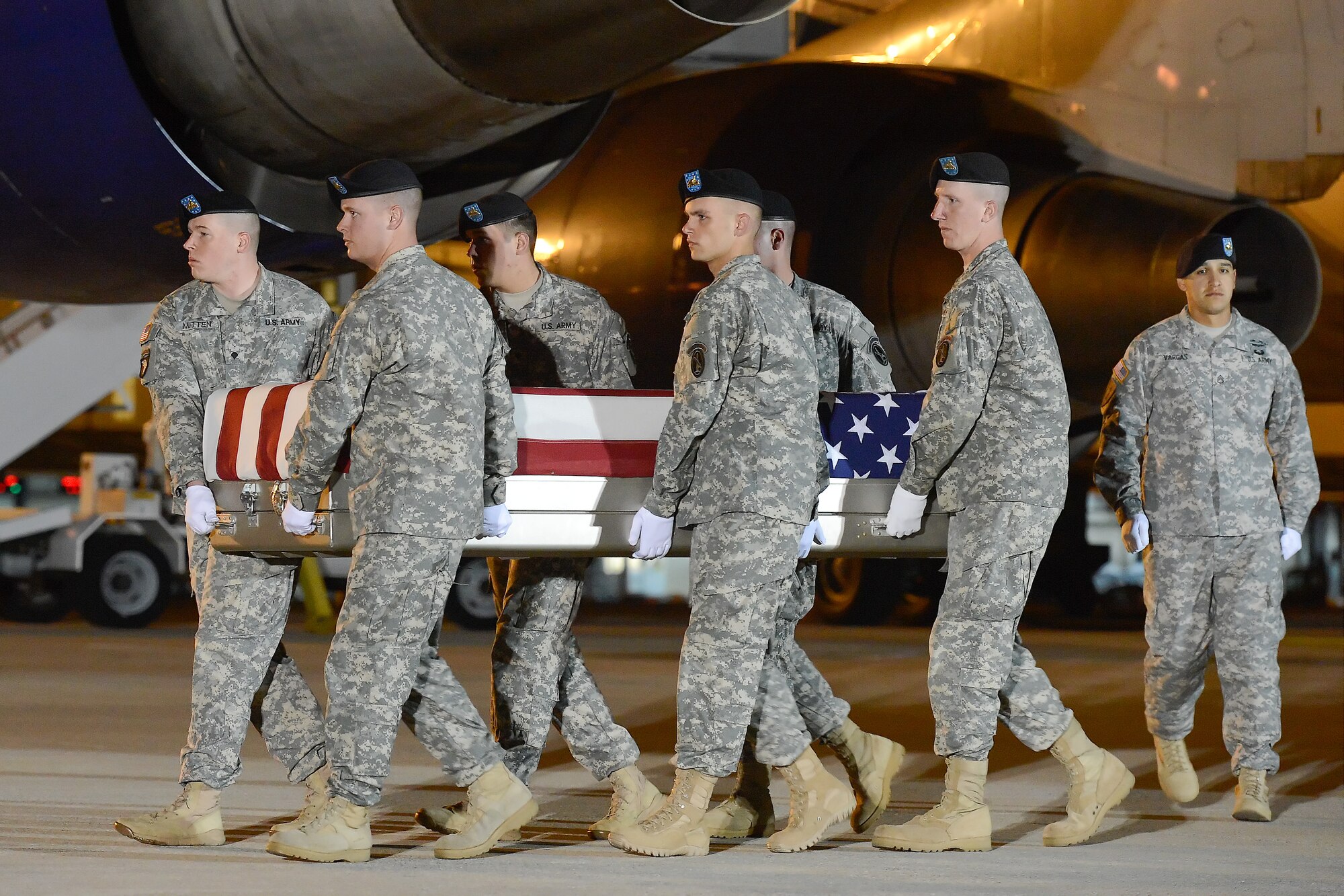 A U.S. Army carry team transfers the remains of Pfc. Charles P. McClure of Stratford, Okla., during a dignified transfer May 4, 2013 at Dover Air Force Base, Del. McClure was assigned to 4th Battalion, 42nd Field Artillery Regiment, 1st Combat Team, 4th Infantry Division, Ft. Carson, Colo. (U.S. Air Force photo/Greg L. Davis)