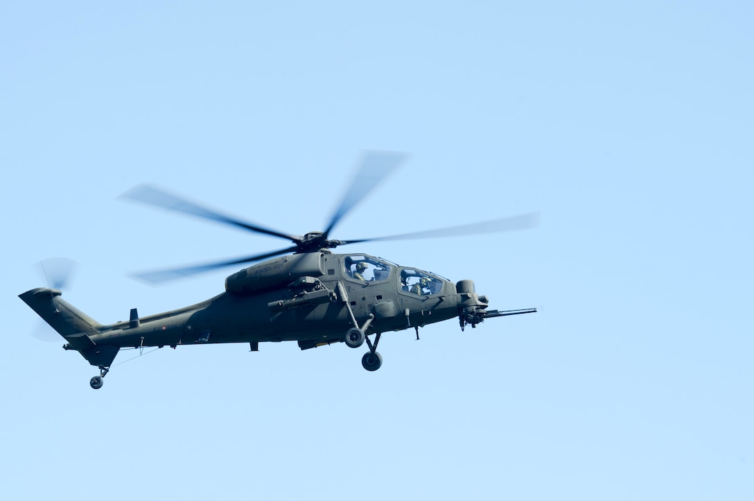 An Italian army Agusta A129 Mangusta attack helicopter provides air support for soldiers assigned to the 9th Reggimento Alpini conducting training in L' Aquila, Italy, May 3, 2013. 