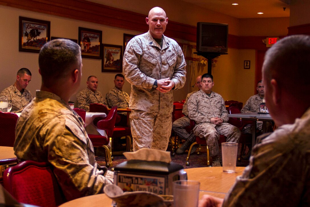 Sergeant Major of the Marine Corps Micheal P. Barrett discusses current issues with Marines from Recruiting Station Twin Cities and Marines Wing Support Squadron 471 March 28. For additional imagery from the event visit www.facebook.com/rstwincities. 