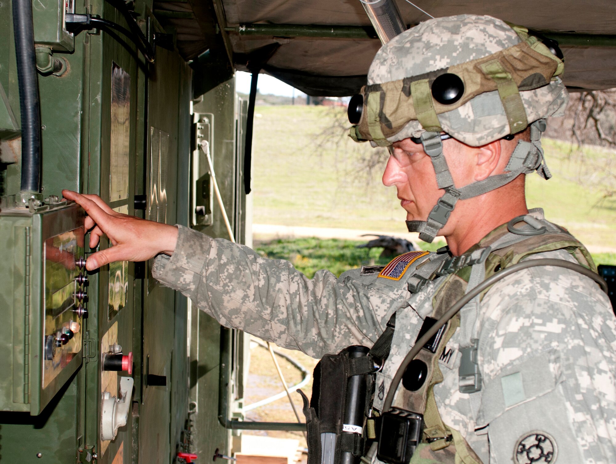 FORT HUNTER LIGGETT, Calif. -- U.S. Army Staff Sgt. Steve Barclay, 855th Quartermaster Company platoon sergeant, operates a laundry advance system March 16 during the 2013 Warrior Exercise, at Fort Hunter Liggett, Calif.  The exercise simulated nation-building necessities that could follow large-scale combat operations. (U.S. Army photos by Spc. Bryan A. Randolph, 300th Mobile Public Affairs Detachment)