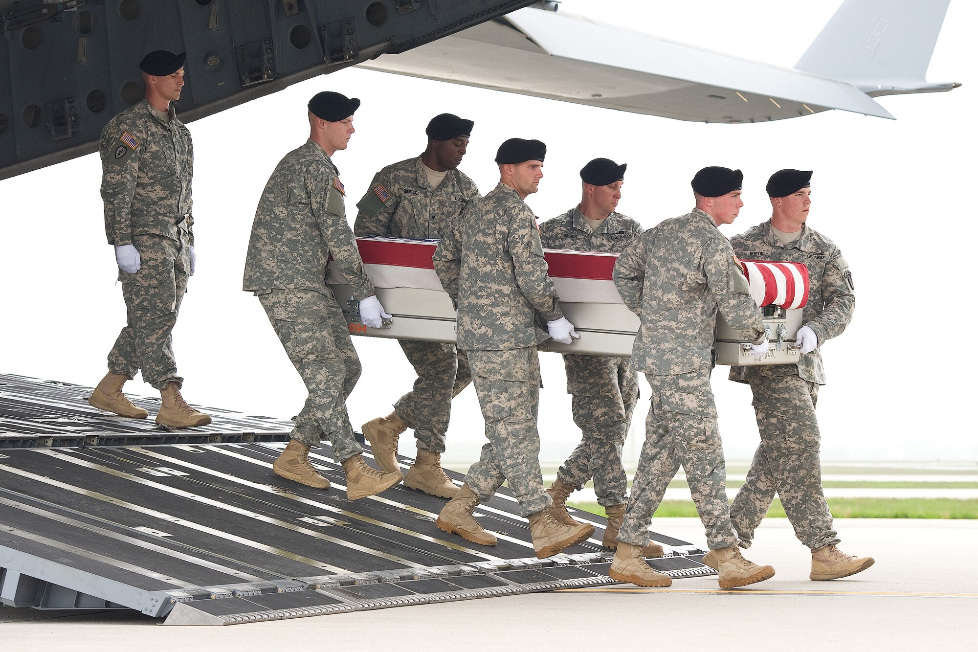 A U.S. Army carry team transfers the remains of Army Spc. Brandon J. Prescott of Bend, Ore., at Dover Air Force Base, Del., May 7, 2013. Prescott was assigned to the 1st Battalion, 36th Infantry, 1st Brigade Combat Team, 1st Armored Division, Fort Bliss, Texas. (U.S. Air Force photo/Roland Balik)