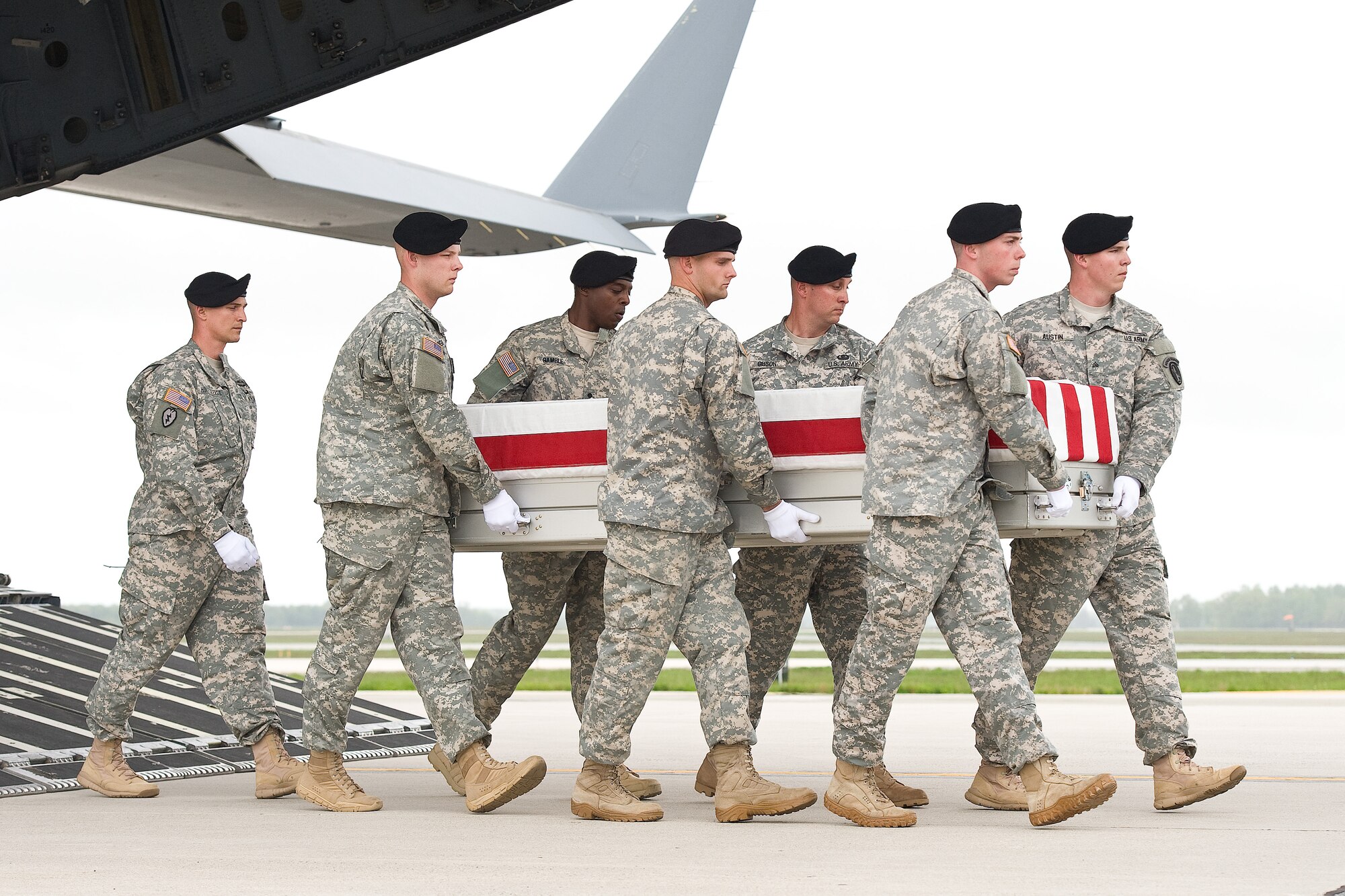 A U.S. Army carry team transfers the remains of Army Staff Sgt. Michael H. Simpson of San Antonio, Texas, at Dover Air Force Base, Del., May 7, 2013. Simpson was assigned to the 4th Battalion, 1st Special Forces Group (Airborne), Joint Base Lewis-McChord, Wash. (U.S. Air Force photo/Roland Balik)