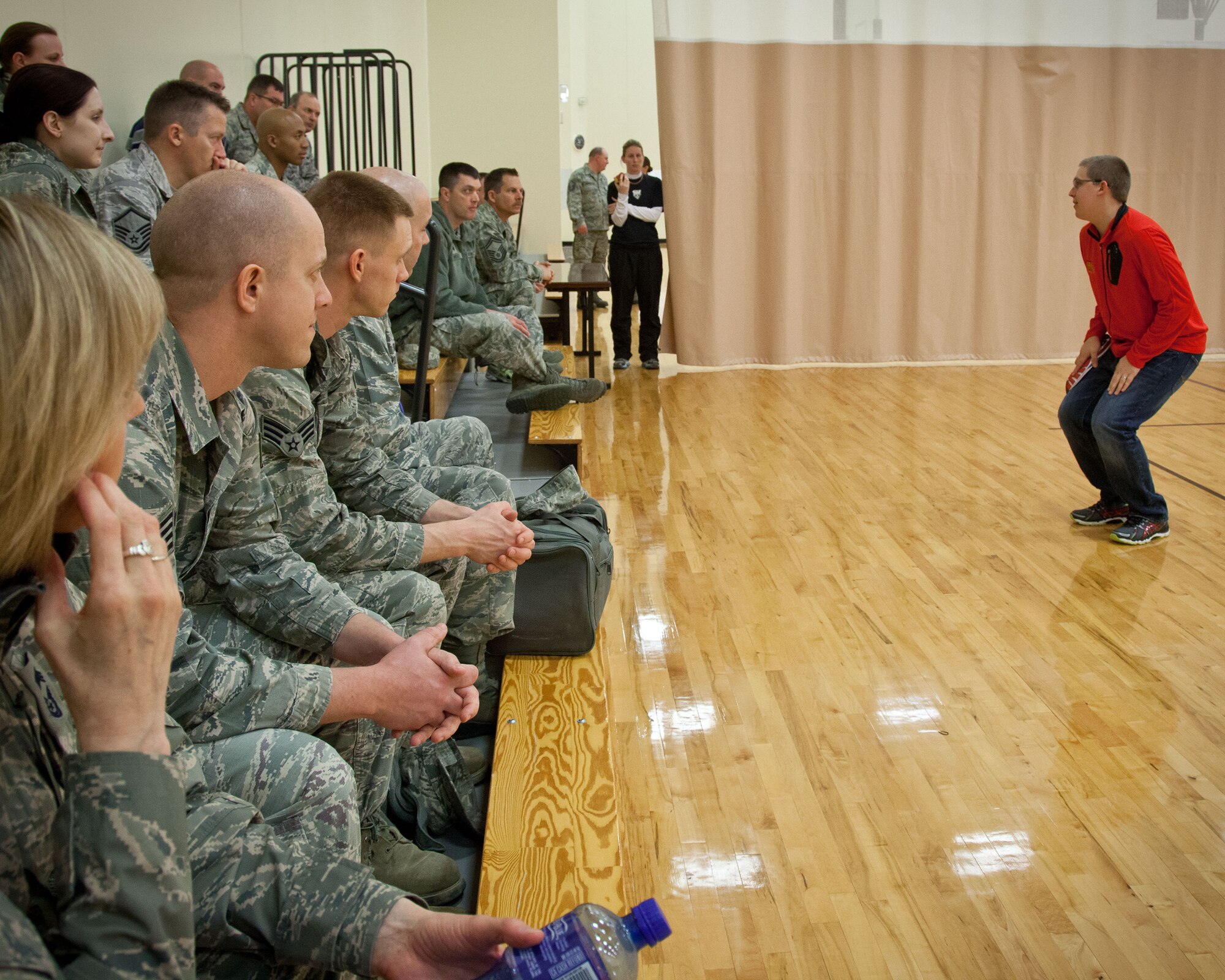 Dan Steinbrecher, TCRunning Company, holds a running clinic at the 934th Airlift Wing Fitness Center.  The clinic covered advice and answered questions about common running problems, foot types, finding the correct shoe, and more during the May Unit Training Assembly weekend at the Minneapolis-St. Paul Air Reserve Station, Minn.  (U.S. Air Force photo/Shannon McKay)
