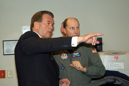 Secretary of Homeland Security Tom Ridge and Navy Capt. Brad Johanson discuss the capabilities of the United States Northern Command (USNORTHCOM) Domestic Warning Center.