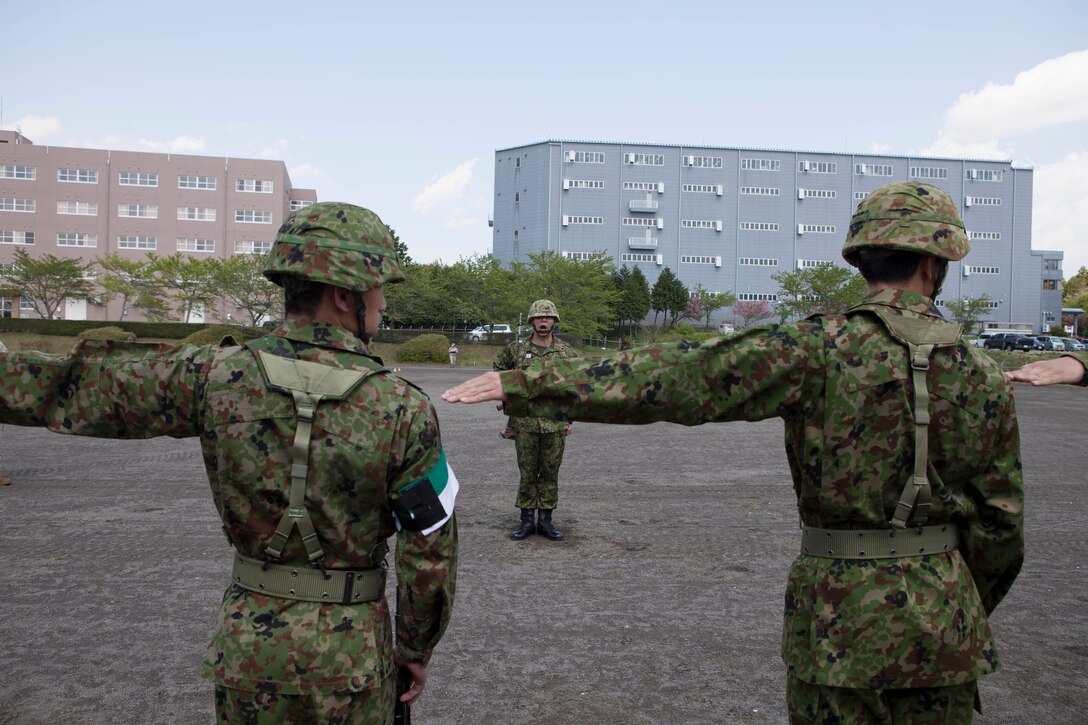 Japan Self-Defense Force Sgt. 1st Class Atsushi Kawarada, center, gives drill commands April 26 at Camp Itazuma, Gotenba, Shizuoka prefecture, Japan, as part of their basic enlisted English course curriculum. The basic English course is three months long and has three events in which U.S. Marines play a role; a visit to Combined Arms Training Center, Camp Fuji, a speech contest, and a drill competition. Upon graduation from the course, the JSDF soldiers can attend an intermediate or advanced English course. Students are with the JSDF 3rd Sergeants Training Unit, and Kawarada is a squad leader for a heavy mortar platoon. (U.S. Marine Corps photo by Cpl. Adam B. Miller/Released) 