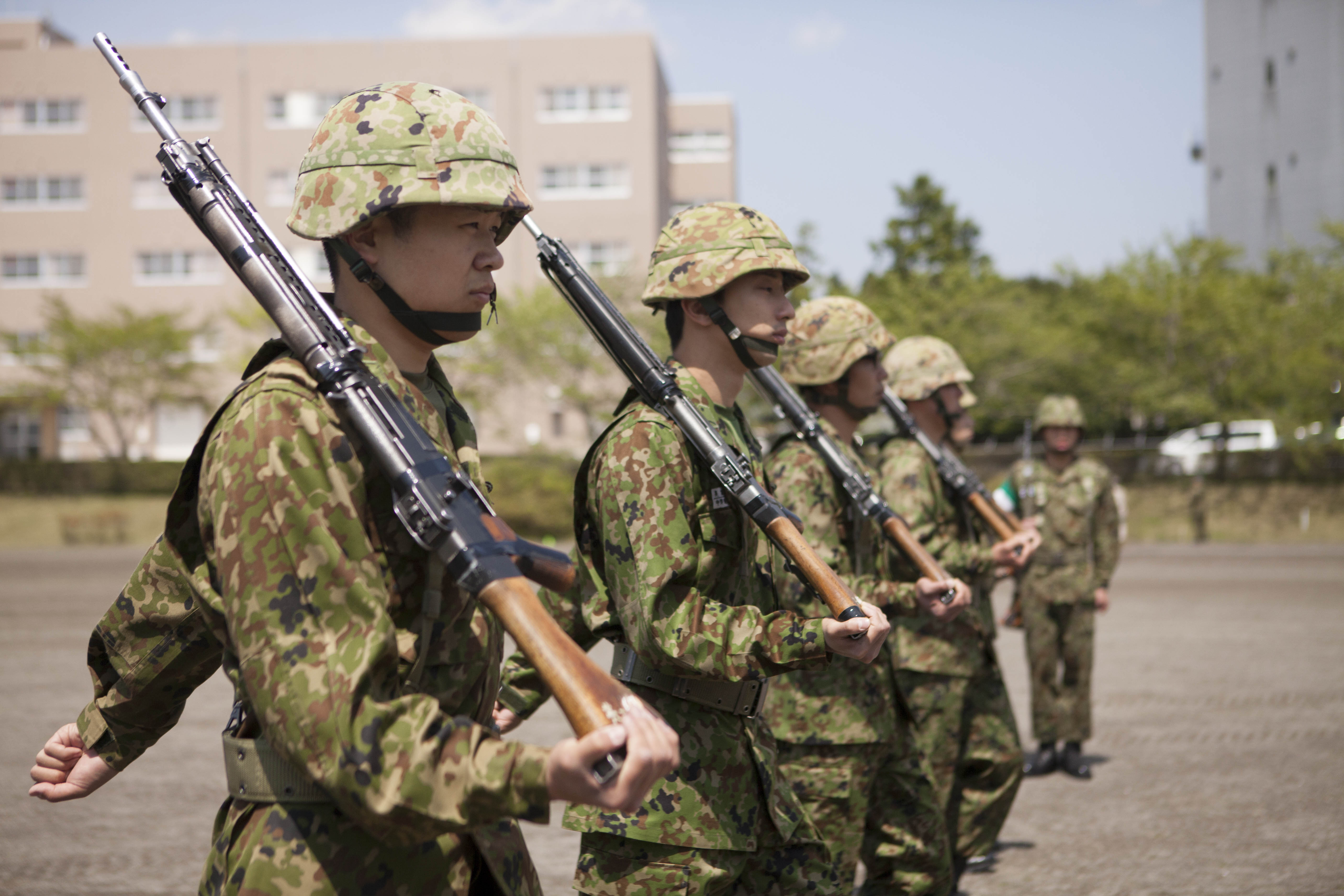 Marines Assist Jsdf Members During Drill Competition Marine Corps Installations Pacific News