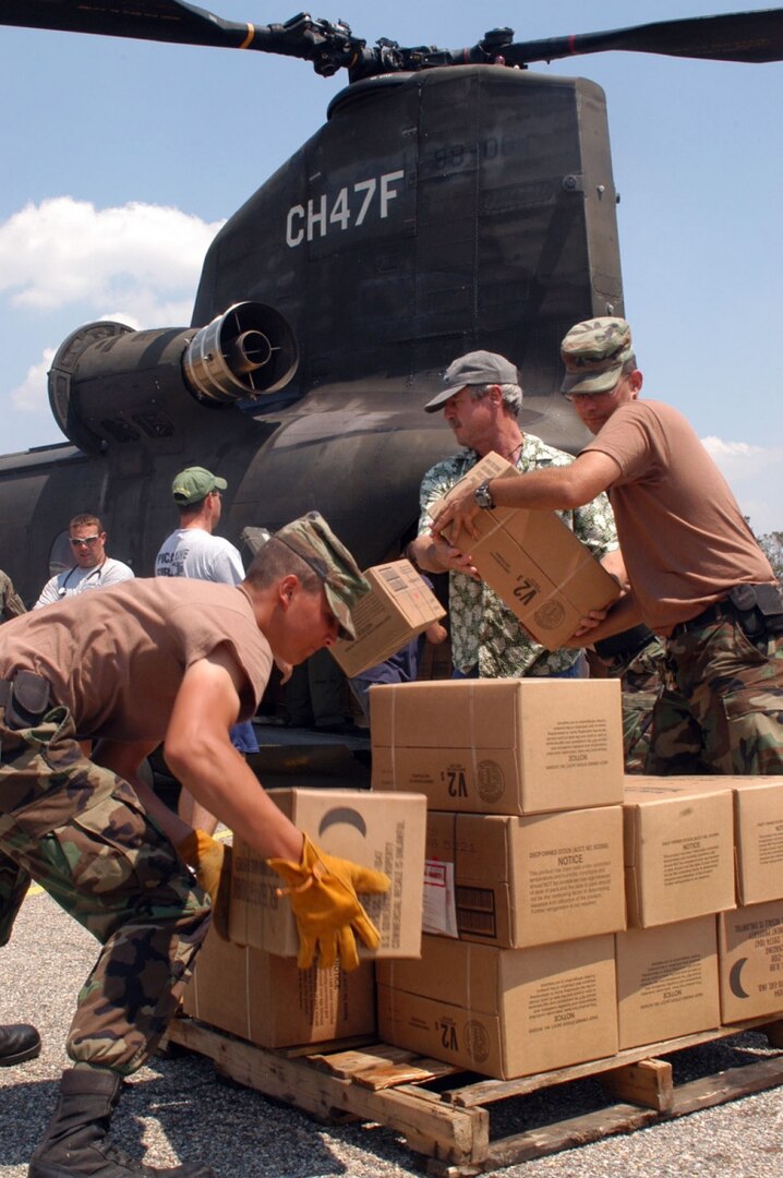 PICAYUNE, Miss.  -- Army National Guard soldiers unload meals ready to eat off a CH-47 Chinook helicopter at a supply distribution point. (photo by Spc. Joshua M. Risner)