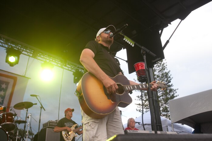 MARINE CORPS BASE HAWAII — Country singer and songwriter Toby Keith performs for service members and their families at Dewey Square, May 5. May 5th's performance was his 200th military concert.(Official U.S. Marine Corps photo by Lance Cpl. Nathan Knapke) 
