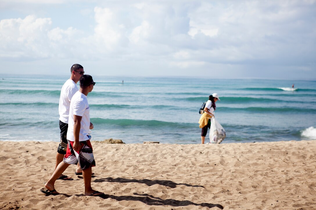 ONEULA BEACH PARK, Ewa Beach - Volunteers and Marines with Combat Logistics Battalion 3 clean up trash at Oneula Beach Park on Ewa Beach to help raise money for the Make-A-Wish Hawaii organization, May 4. (U.S. Marine Corps photo by Lance Cpl. Suzanna Lapi) 