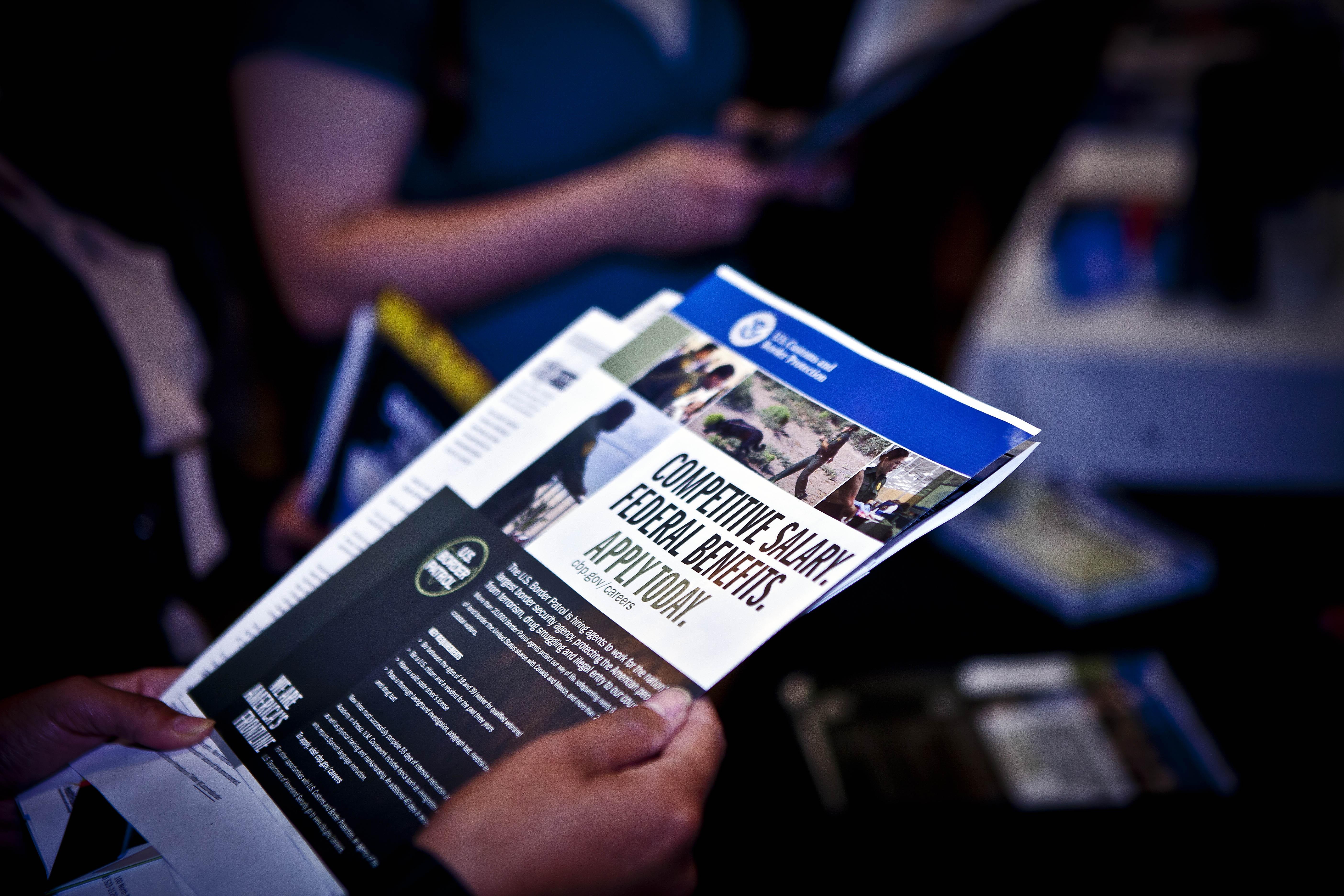 Hiring Our Heroes supports spouses with Pendleton job fair